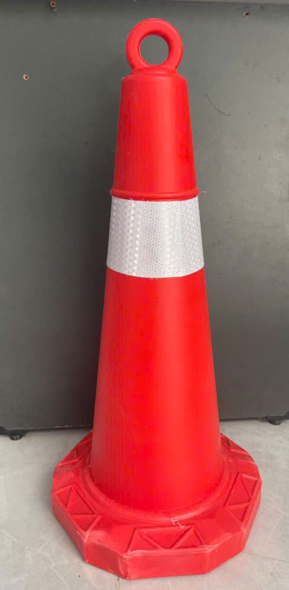 Cọc tiêu giao thông nhựa đỏ phản quang cao 65cm